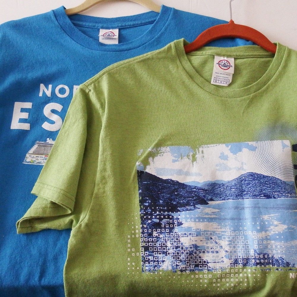 2 Delta Graphic T-Shirts Green/Blue Cotton Sz M